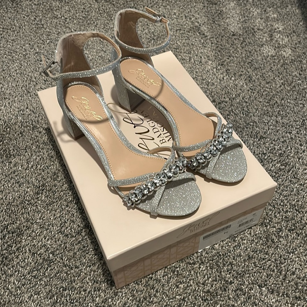 Badgley Mischka Giona Sandal in Silver Glitter Size 7